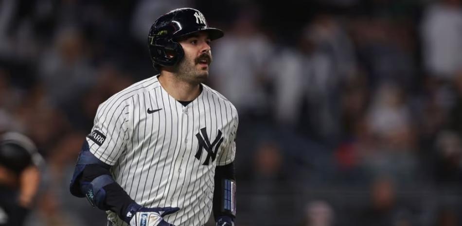 Wells da dos jonrones en el octavo y los Yanquis aplastan Boston 16-1