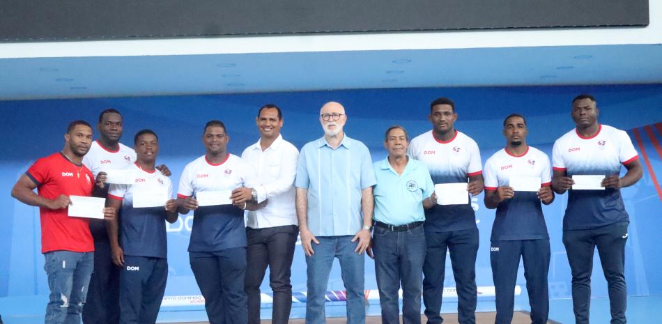 FEDOLA otorga incentivos económicos a medallistas de Santo Domingo 2026