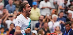 Cobolli remonta de dos sets abajo ante Comeseña en un lluvioso día del US Open