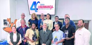 Reconocen a grupo de deportistas por su labor en los Juegos Centroamericanos