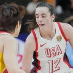 Clark, con doble-doble, ayuda a Estados Unidos a vencer a China en debut en Mundial