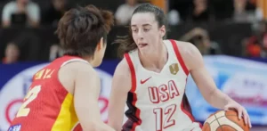 Clark, con doble-doble, ayuda a Estados Unidos a vencer a China en debut en Mundial