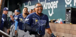 Jonathan Aranda conecta cuadrangular y guía triunfo de Rays