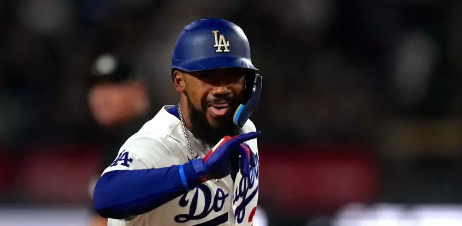 Dodgers vencen 6-3 a los Rojos con un jonrón de 3 carreras de Teoscar Hernández