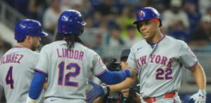 Juan Soto recibe pelotazo en la mano y es retirado del encuentro