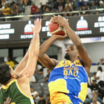 Mauricio Báez inicia con victoria en el torneo de baloncesto superior
