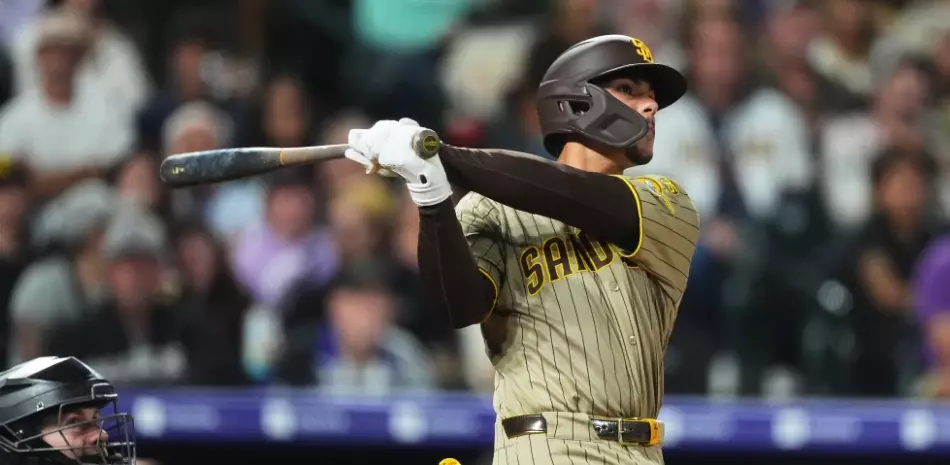 Ethan Salas es el receptor más joven con 2 jonrones en un juego, Padres ganan