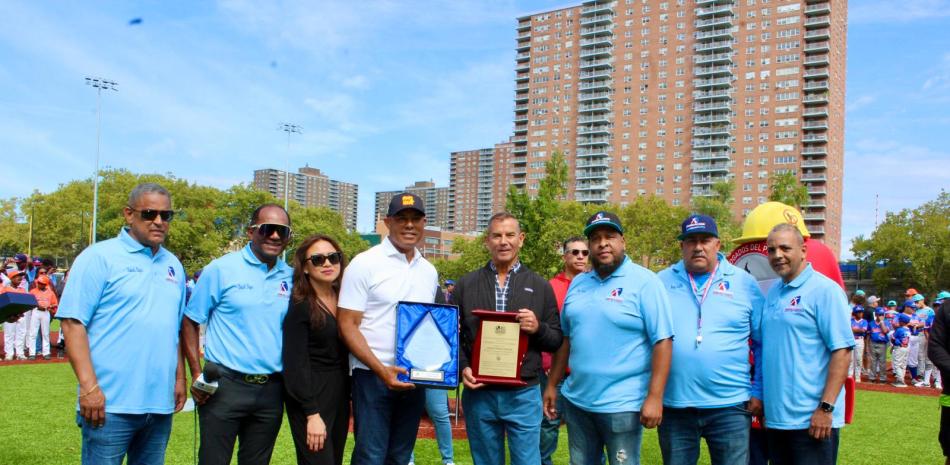 Gran torneo de béisbol de la FDDNY reúne a 48 equipos y celebra 40 años de deporte y comunidad