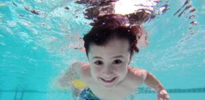 Autismo y natación: una piscina puede abrir nuevas posibilidades