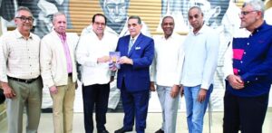 Luis Chanlatte pone en circulación su libro "El Olimpismo Dominicano"