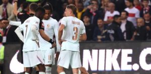 Mbappé tiene hiperextensión de rodilla y estaría de bajas dos semanas