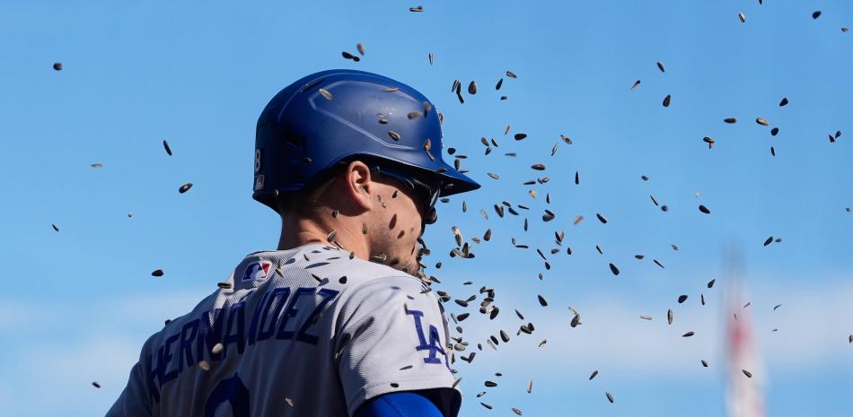 Kiké Hernández batea un jonrón de desempate y los Dodgers vencen a los Gigantes 4-3