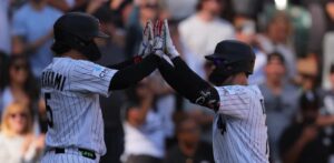 Grichuk y Doyle conectan jonrones en la tercera entrada, impulsando a los White Sox al triunfo