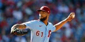 Cristopher Sánchez es sexto dominicano en liderar Liga en victoria