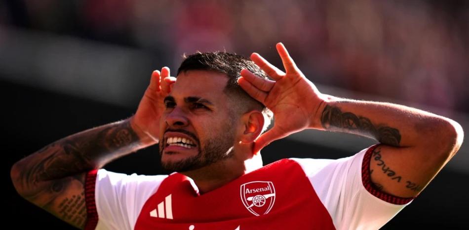 Arsenal vence 2-1 a Leeds y Calafiori. Guimarães se estrenan en el Emirates