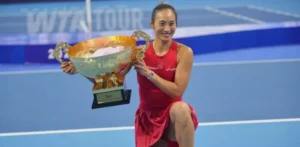 Zheng gana el título en casa al vencer a Andreeva en final