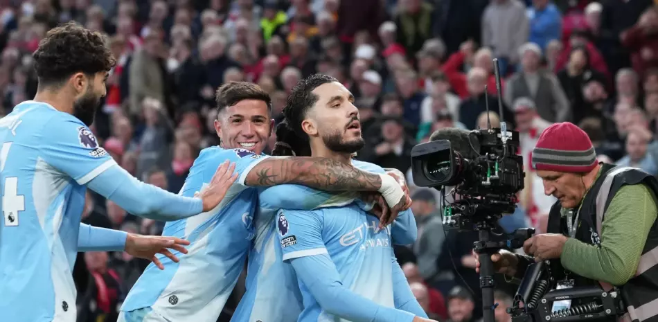 El Man City ignora los abucheos en Liverpool para sellar una victoria 3-0