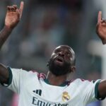 El Real Madrid anota tres goles en la parte final y supera a la Roma en la Champions