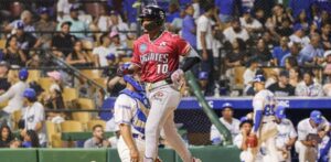 Jefferson Rojas conecta dos jonrones en victoria de los Gigantes sobre el Licey