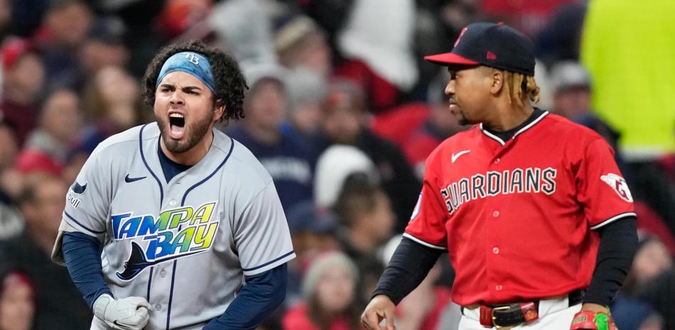 Los Rays capitalizan los errores de los Guardianes y ganan 7-3