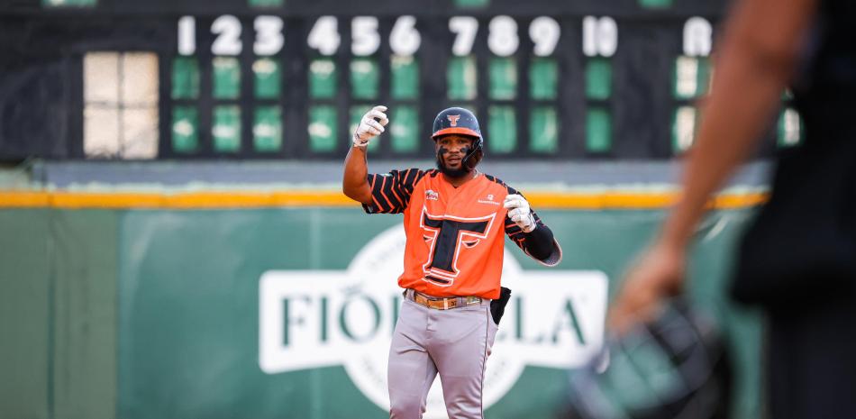 Toros se imponen a Estrellas con jonrones de Urbáez y Rodríguez