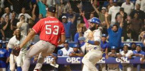 Jesús Madé pega hit crucial en el triunfo Licey