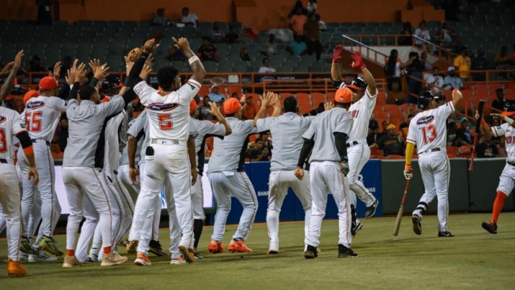 Valdez y Rosario comandan remontada de Toros sobre Águilas