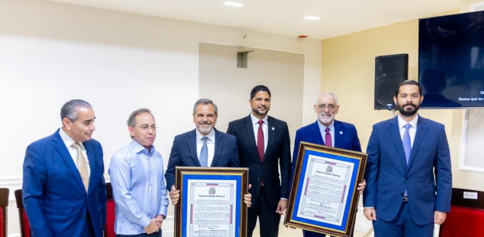 El Senado de la República reconoce a Junior Noboa y a Vitelio Mejía