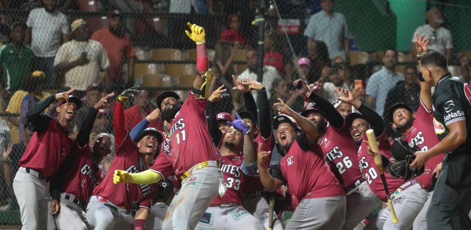 Marcell Ozuna batea un grand slam en la victoria de los Gigantes