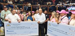 Coliseo Gallístico dona un millón de pesos a favor de pacientes con cáncer