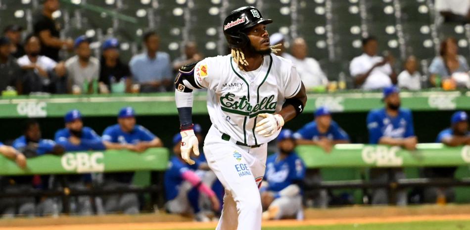 Raimel Tapia dispara tres hits y las Estrellas superan al Licey