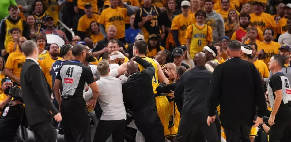 Cooper Flagg se pierde juego ante Spurs por esguince en hombro izquierdo