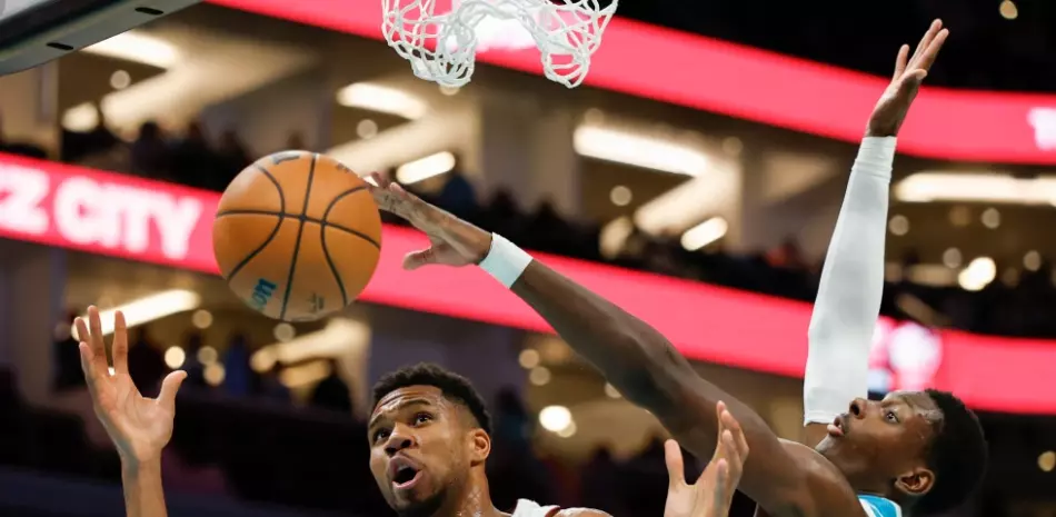 Brandon Miller anota 34 y los Hornets vencen por 115-110 al Heat sin triunfos