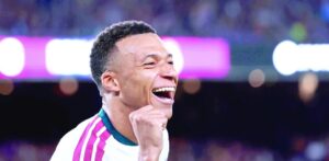 Kylian Mbappé conduce triunfo del Real Madrid sobre el Barcelona