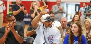 Francisco Lindor es el ganador del Premio Roberto Clemente por labor humanitaria