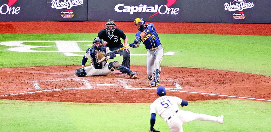 Cerveceros aplastan a los Rays y se ponen a una victoria de primer título