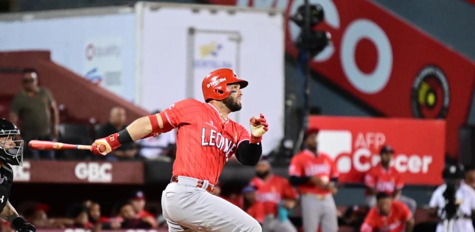 Marmolejos, Guzmán y De la Cruz batean jonrones y los Leones ganan su quinto partido seguido