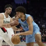 Novato Cameron Boozer realiza triple-doble y Memphis pone marca en 5-0
