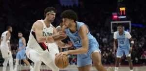 Novato Cameron Boozer realiza triple-doble y Memphis pone marca en 5-0