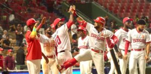Con gran pitcheo y jonrón de Marmolejos, los Leones blanquean a las Estrellas
