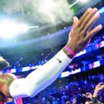 LeBron anota 20 y ayuda a que 76ers venzan a Knicks a pesar de 22 de Towns